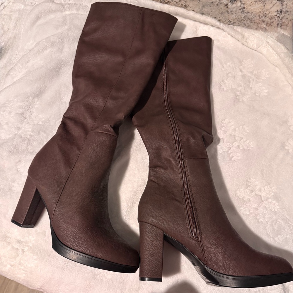 Chic Over the Knee Brown Boots - Picture 5 of 5